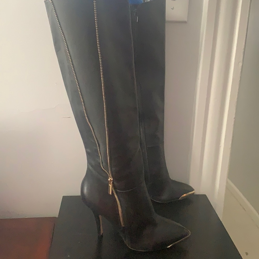 Saks Fifth Ave Leather Knee High Boots, Women’s SZ 9M.